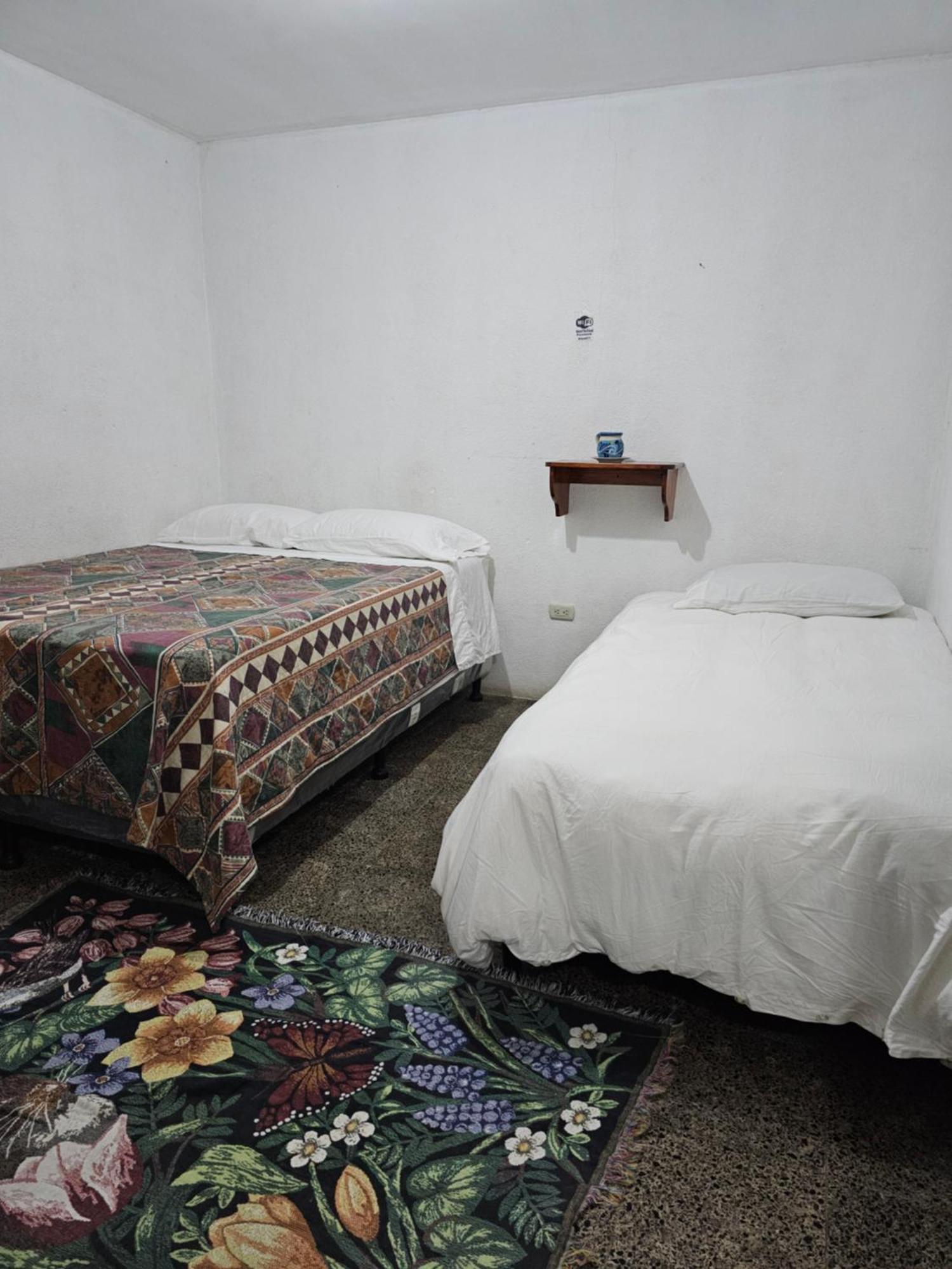 Hostal The Friends Panajachel Room photo