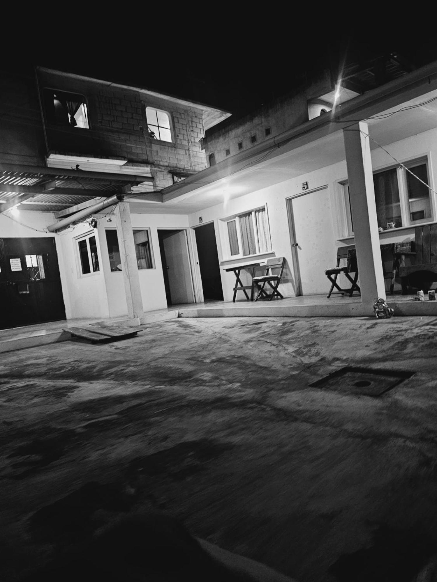 Hostal The Friends Panajachel Exterior photo