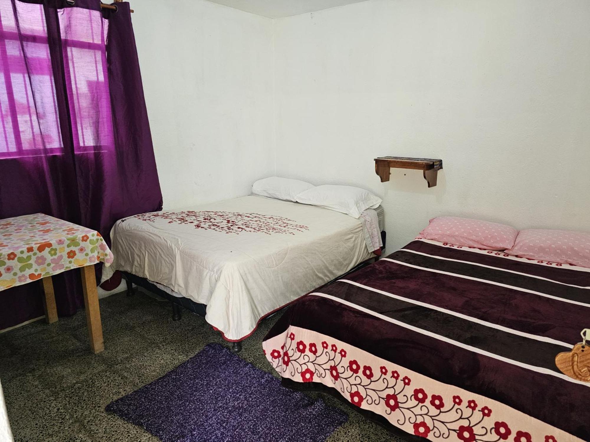 Hostal The Friends Panajachel Exterior photo